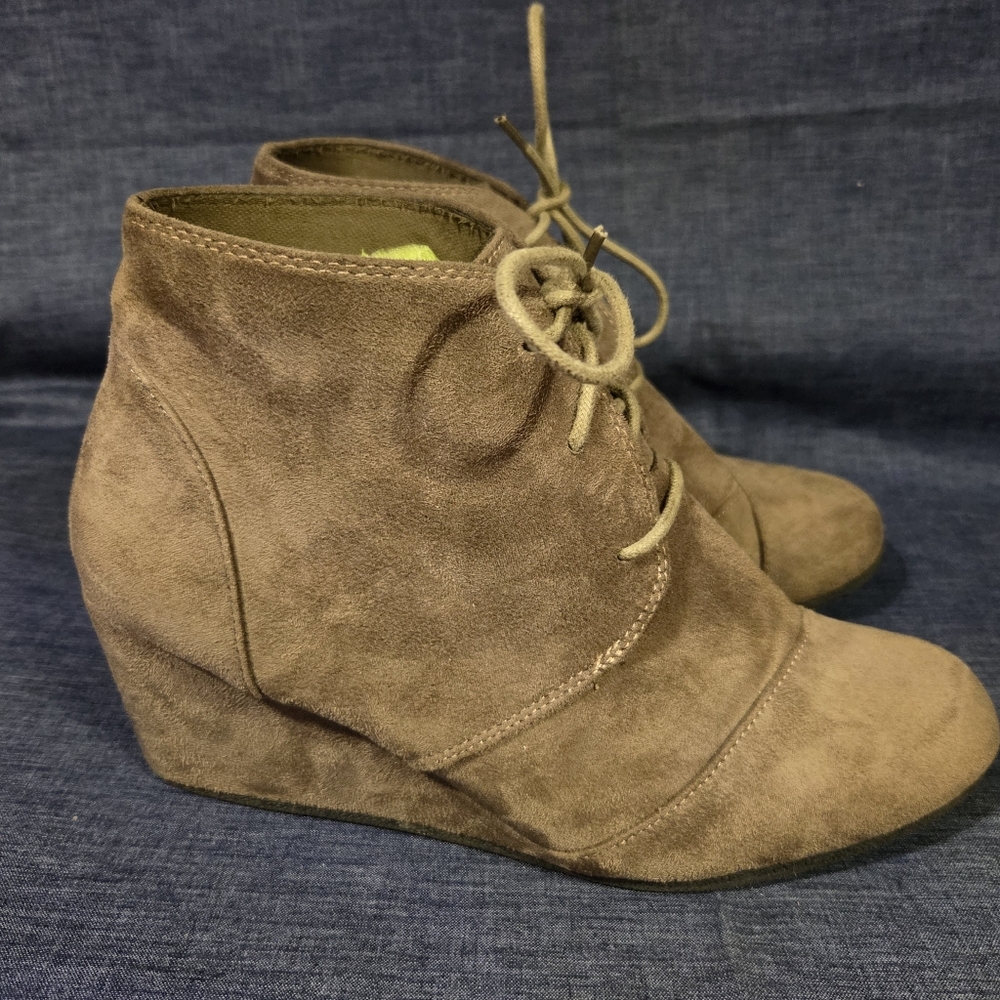 Vegan Suede Tan Tiff Wedge Ankle Boot Size 10M